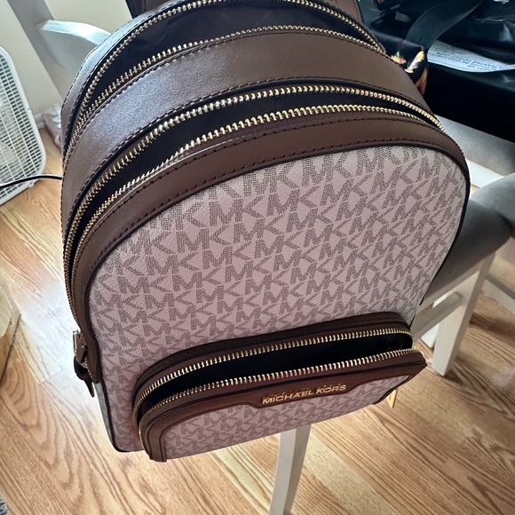 Brand new MK backpack purse! Purchased on 11/17/23 l. Receipt proof attached. - Picture 3 of 5